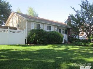 400 Elmwood St, Islip Terrace, NY 11752