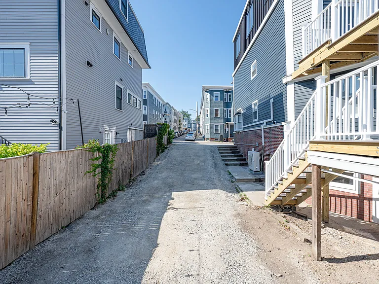 465 E 8th St #1 — Photo 21