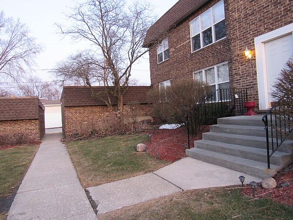 3rd image of 18515 Harwood Ave #1D