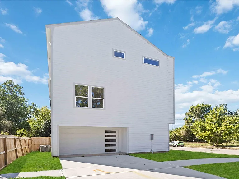 3022 Drew St — Photo 30