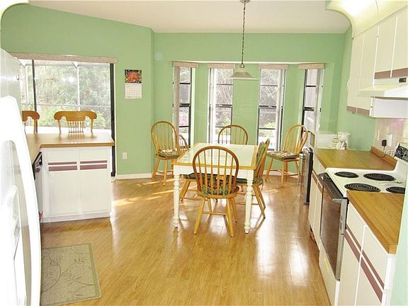 3rd image of 18319 Lamont Ave