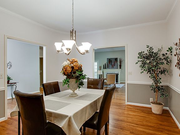 5th image of 370 Saint Andrews Dr