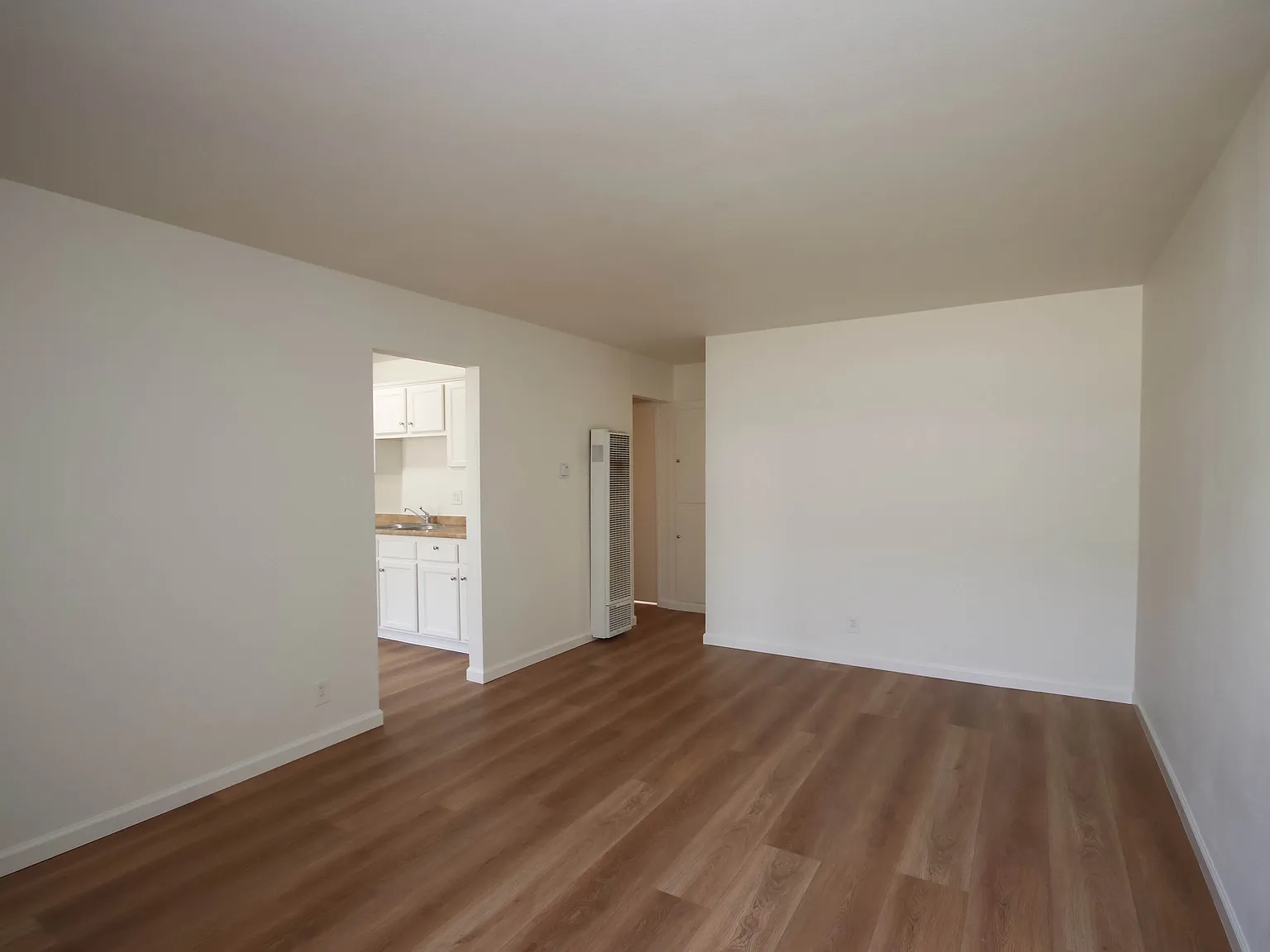 2 bed, 750 sqft, $2,285 — Photo 2