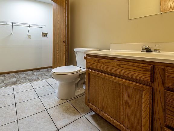4th image of 1210 Northernview Dr