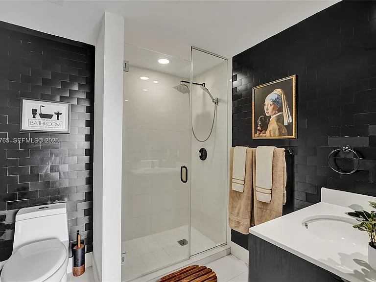 121 NE 34th St #910 — Photo 26