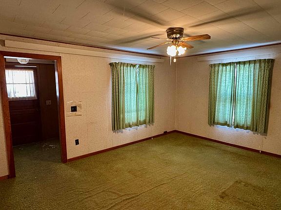 4th image of 911 Maple Ave