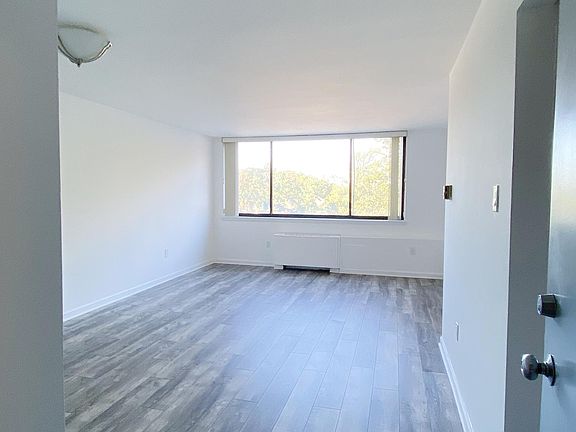 2nd image of 4401 Lee Hwy APT 35