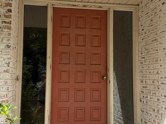 3rd image of 2717 S Melrose Avenue