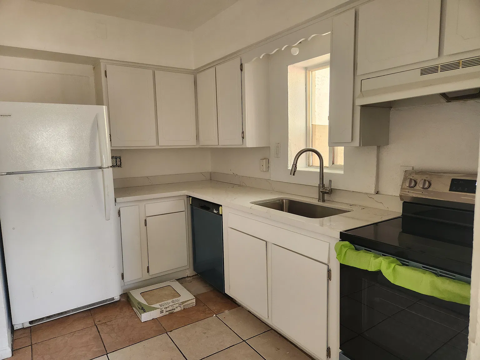 3 bed, 1015 sqft, $1,795 — Photo 2