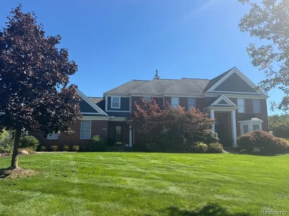 9782 Fellows Creek Dr, Plymouth, MI 48170