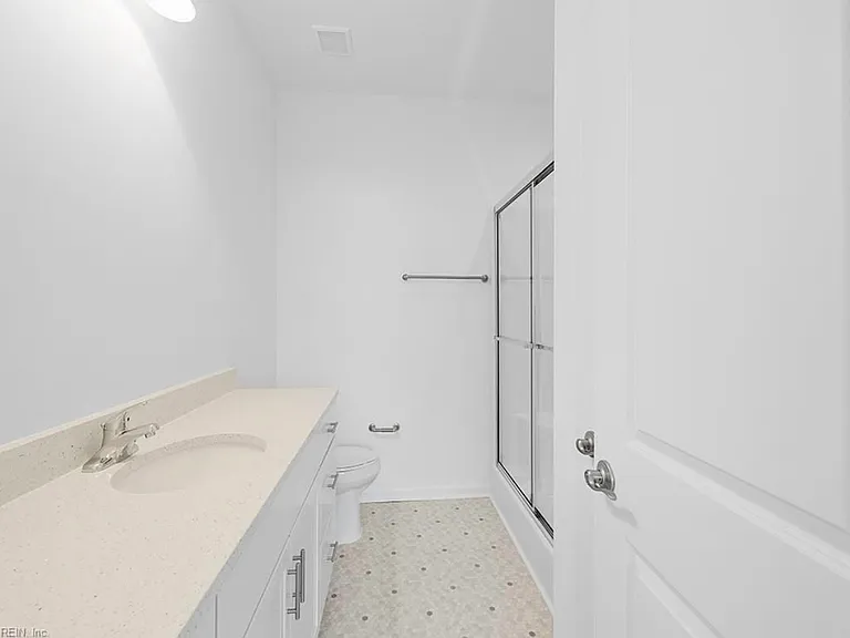 1749 Dresdon Ln — Photo 5