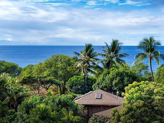 5th image of 75-6040 Alii Dr #703