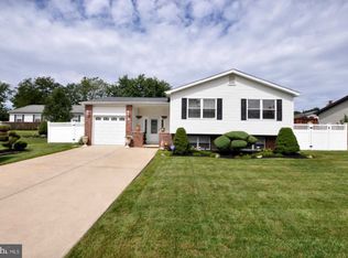 13 Mango Ct, Sicklerville, NJ 08081