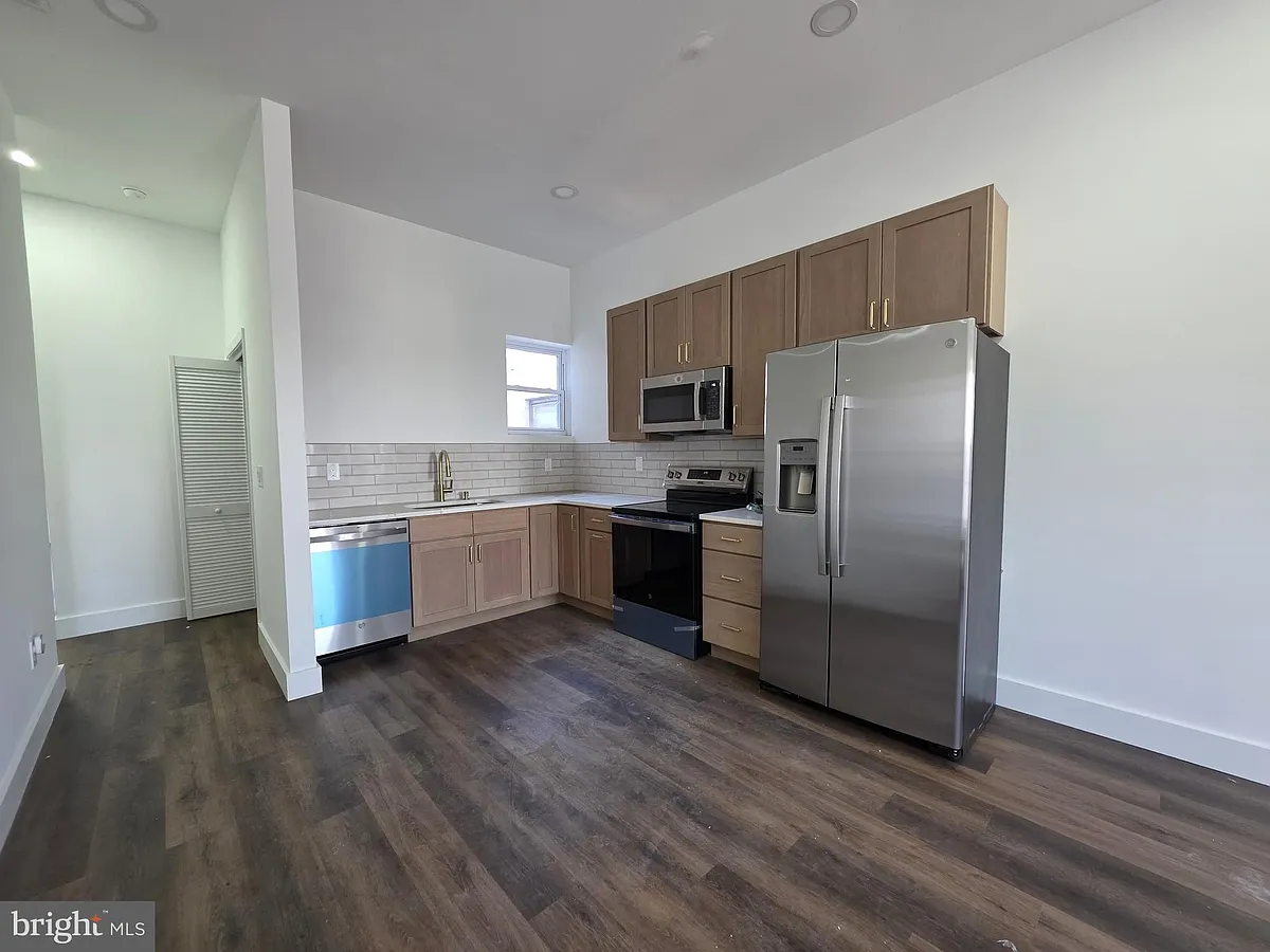 Building Photo - 1520 S 22nd St #2