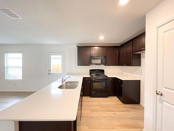 4th image of 5623 Elwood Dr