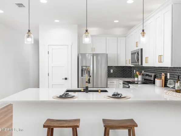 637 5TH Avenue S, Jacksonville Beach, FL 32250