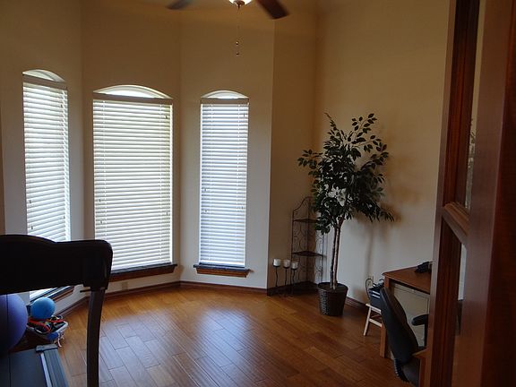 5th image of 1516 W Wellington Way