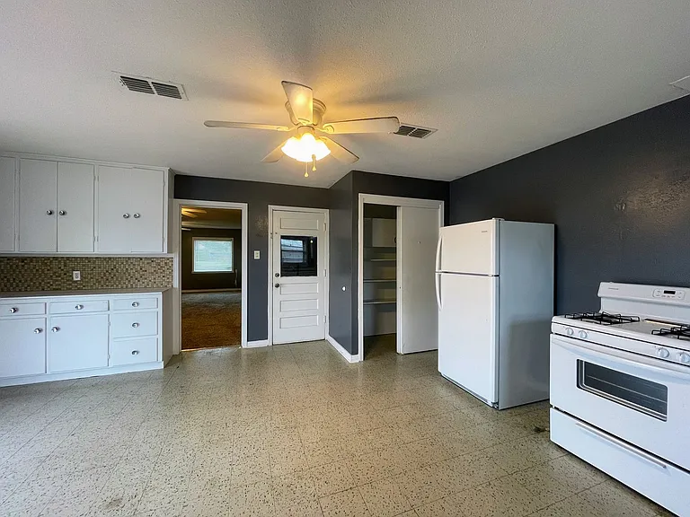 3710 Avenue V — Photo 12