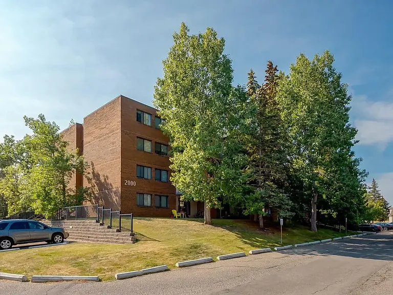 1825 Woodview Dr SW — Photo 50