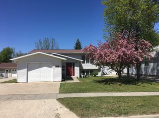 1101 6th St NE, Devils Lake, ND 58301