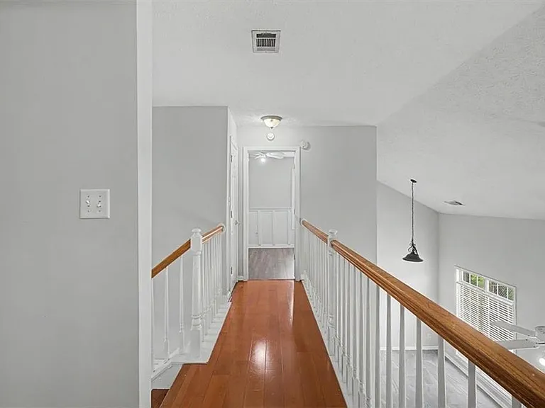 665 Peachtree Trails Dr — Photo 20