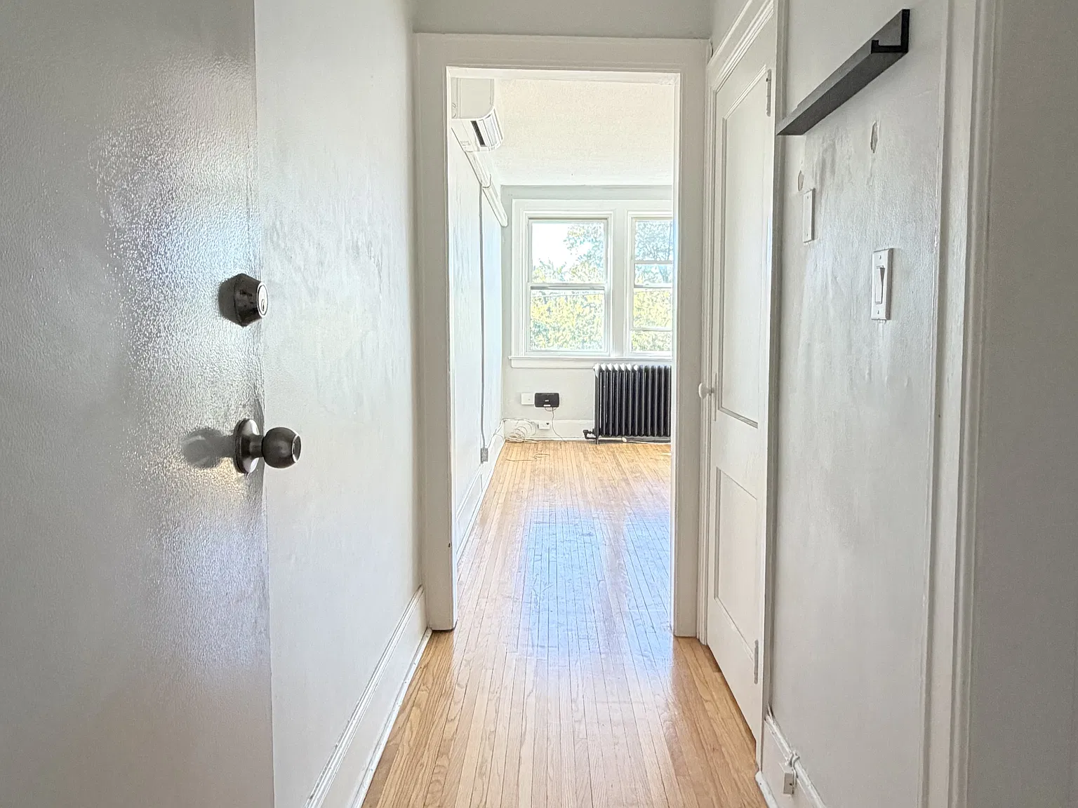 1 bed, $1,137 — Photo 2