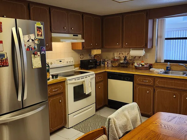 3280 Glencove St — Photo 5