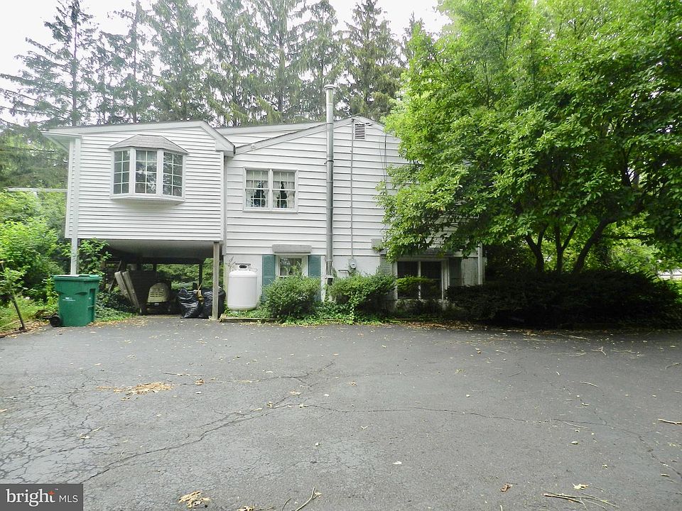 2nd image of 906 Green St