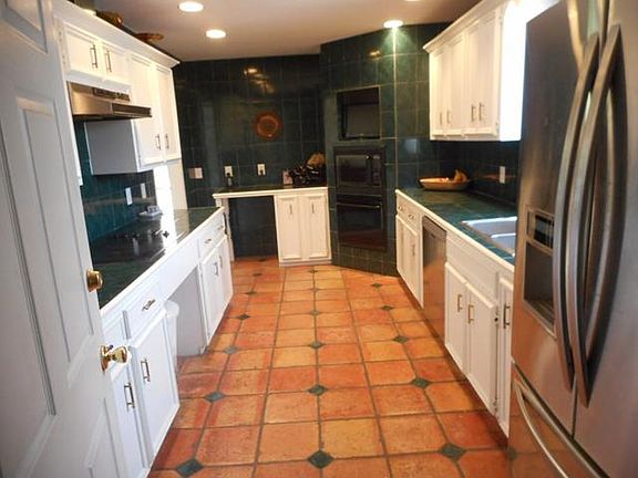 4th image of 601 Kerry Ln