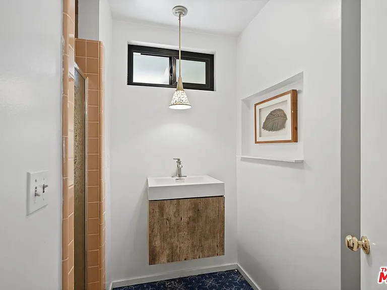 6558 Lasaine Ave — Photo 27