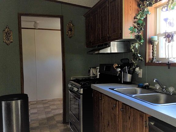 4th image of 13 Blackberry Ln