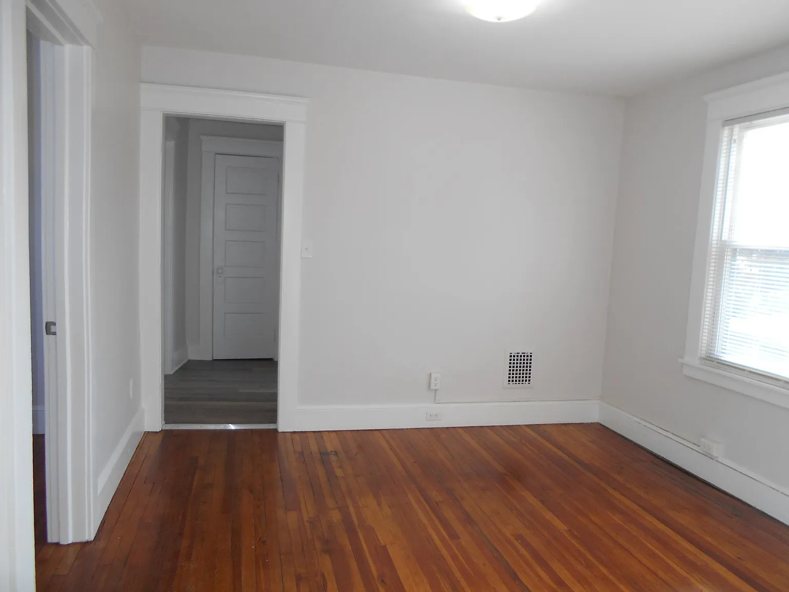 2 bed, 883 sqft, $1,550 — Photo 4