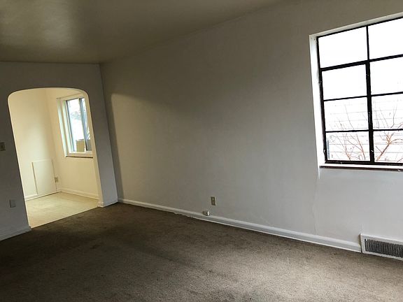3rd image of 47 E Maplewood Ave APT 2