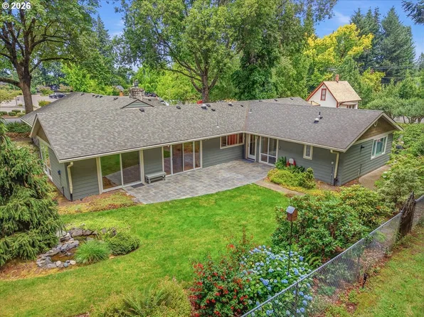 10380 SW Canterbury Ln, Tigard, OR 97224