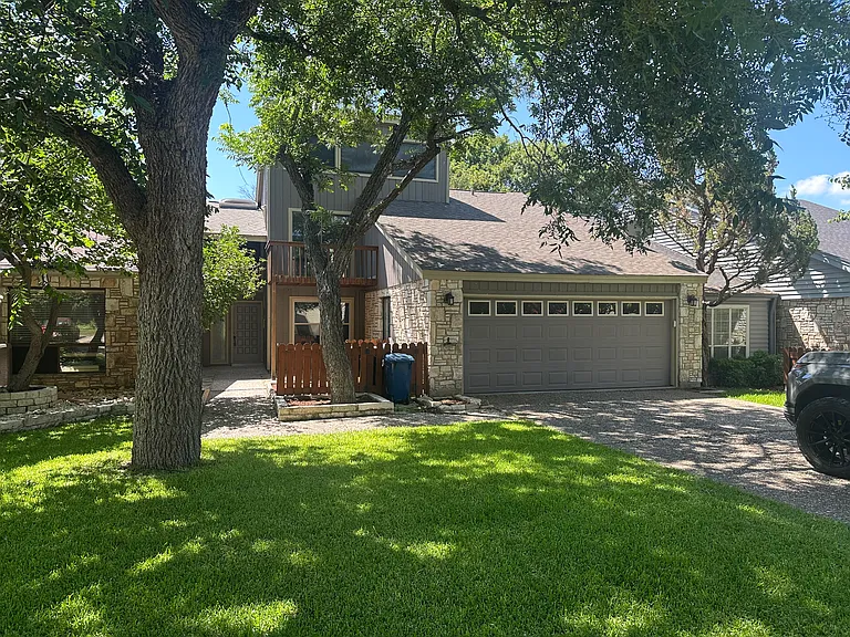 528 Sand Bend Dr — Photo 1
