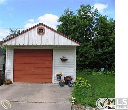 Detached Garage