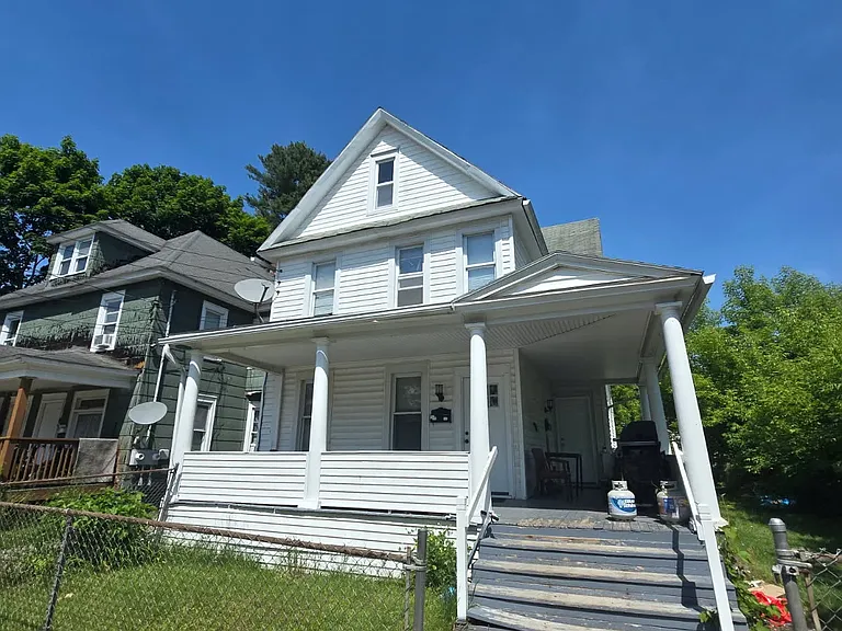 16 Oliver St #2 — Photo 5