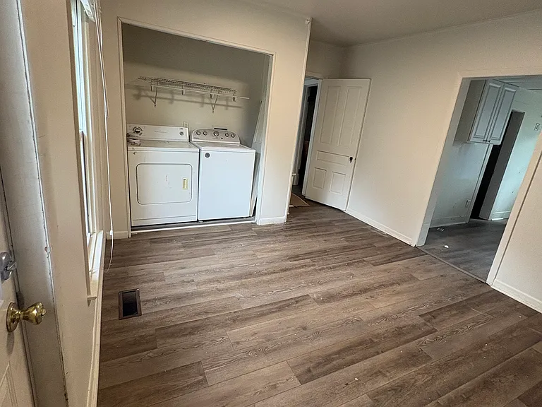 409 S Lansing St — Photo 4