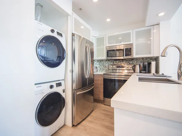 1166 Melville St #1802, Vancouver, BC V6E 4P5