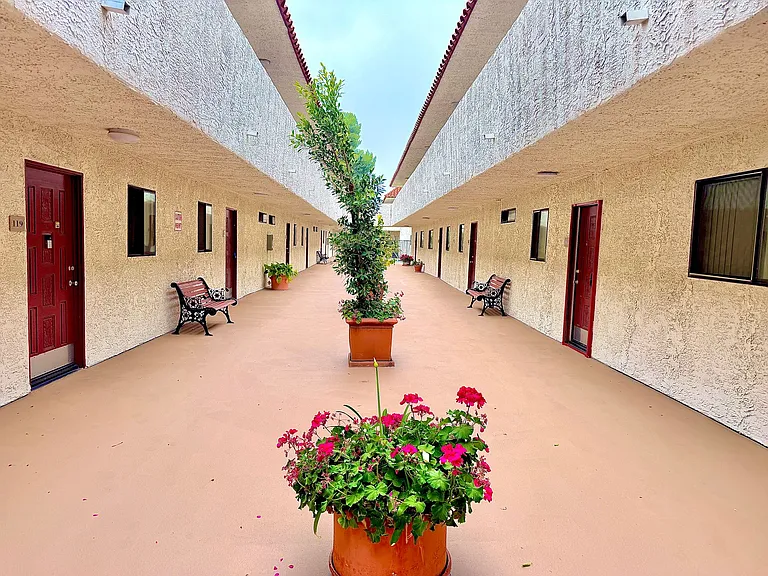 Royal Hazeltine Villas — Photo 9
