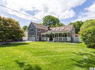 15 Mills Rd, Stony Brook, NY 11790