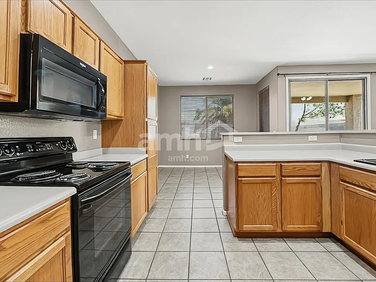 2150 E Bellerive Pl — Photo 5