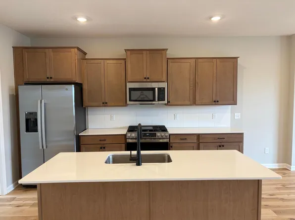 23164 Willow Dr, Rogers, MN 55374
