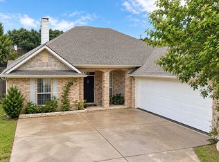 2229 Templeton Dr, Arlington, TX 76006
