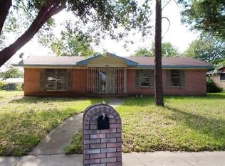 904 Crestview Dr, Kaufman, TX 75142