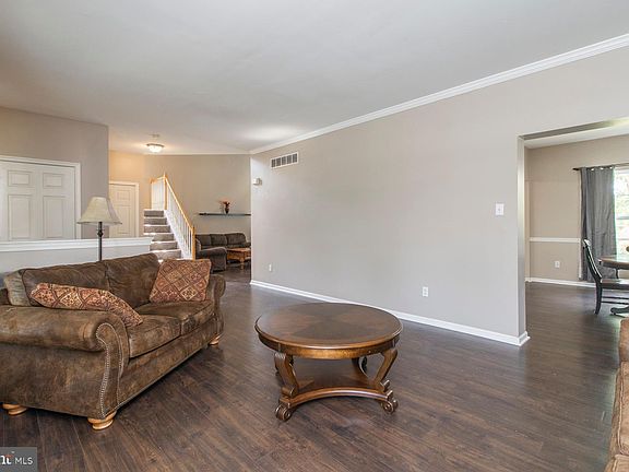 4th image of 44 N Danbury Cir