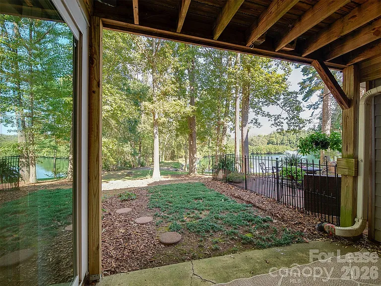 9006 Saint Thomas Ln — Photo 40