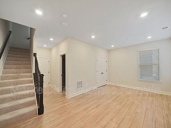 3rd image of 4353 Laplata Ave