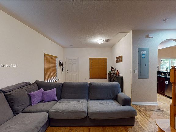 5th image of 113 Monterey Bay Dr