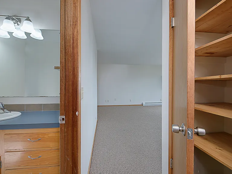 Aloha House Apartments — Photo 33